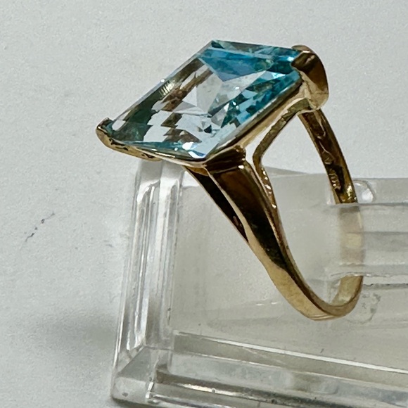 10 k yellow gold marquis shaped blue topaz ring vintage - Picture 2 of 2